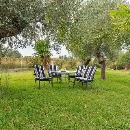 Prázdninový dům Stylish Bedsit Getaway 2 At Kriopighi