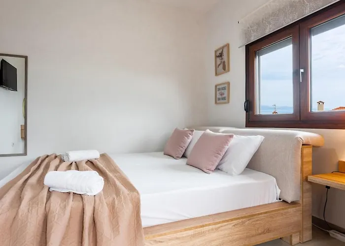Stylish Bedsit Getaway 2 At Kriopighi 펜션 *
